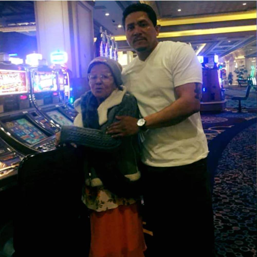 Meet your Posher, Carlos